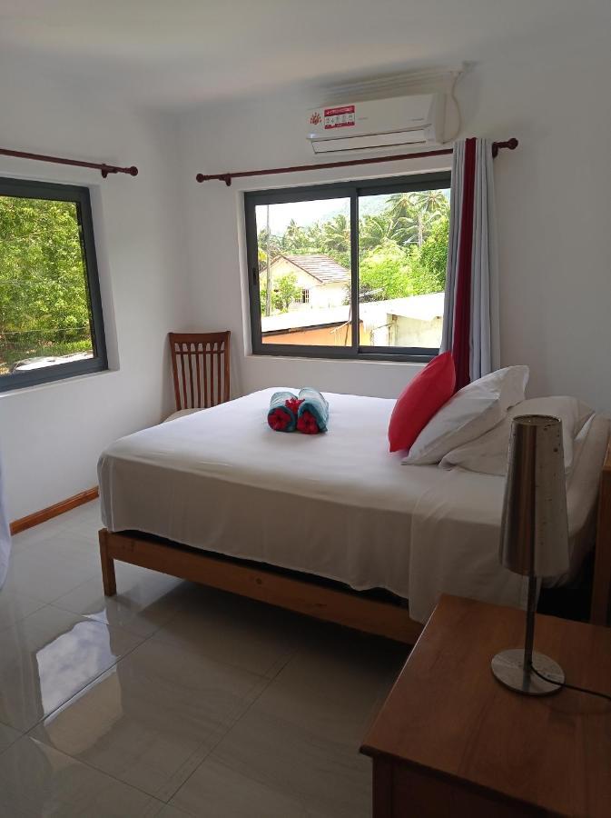 Les Forbans Selfcatering Apartment Takamaka Exterior photo